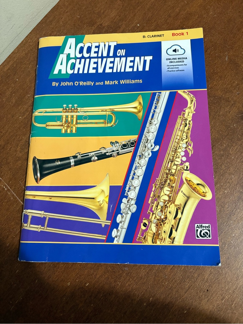 Alfred Accent on Achievement Book 1 B Clarinet Beginner Method w/ Online Media